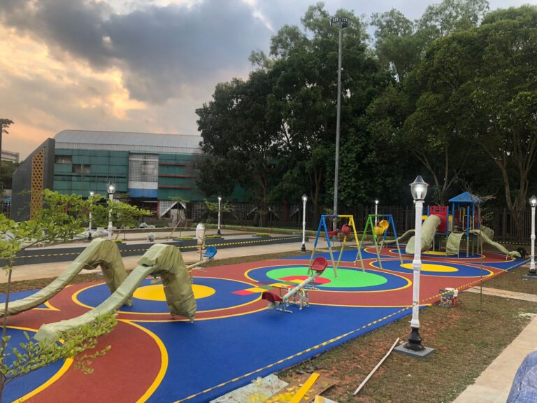 kontraktor playground outdoor